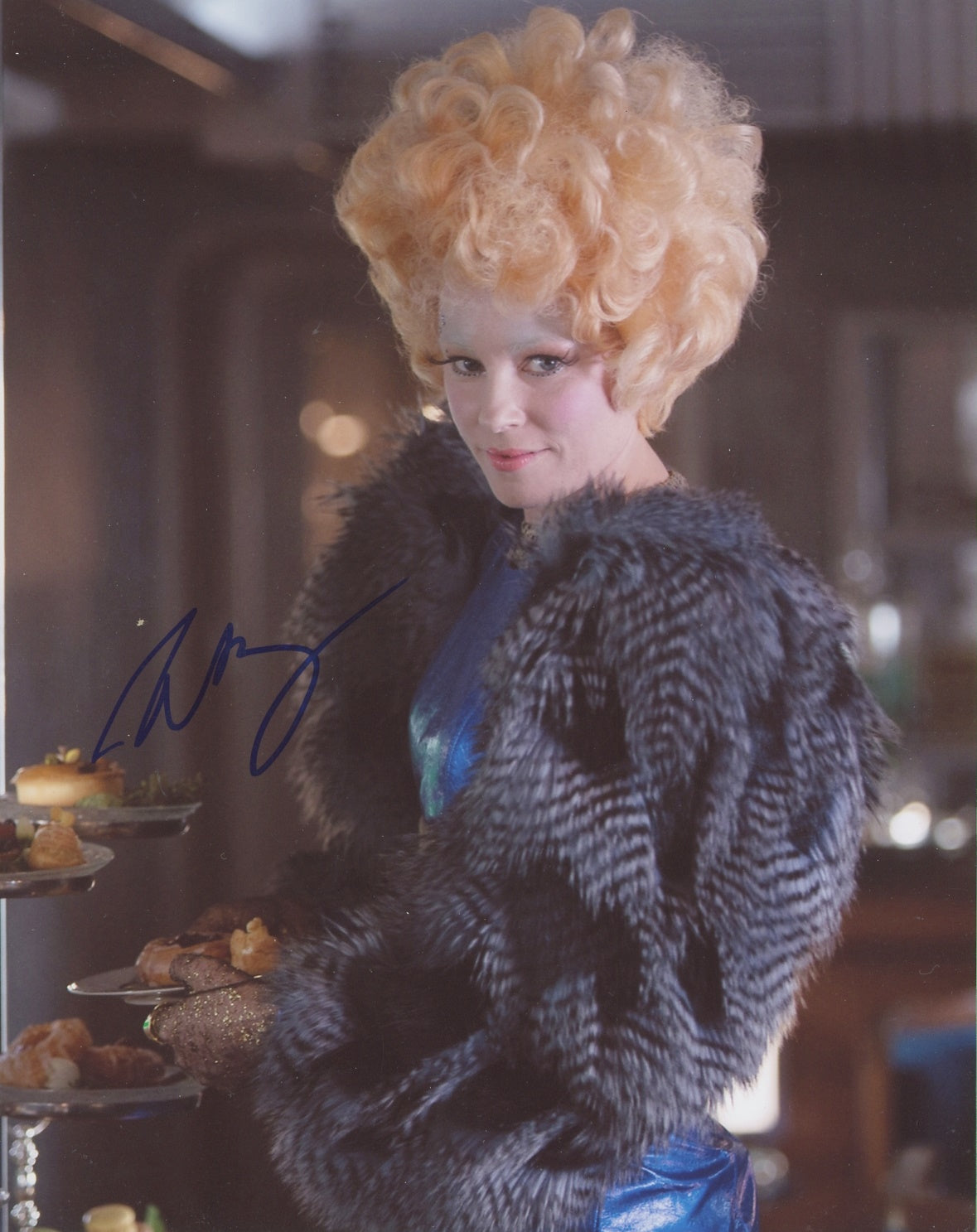 Elizabeth Banks Signed 8x10 Photo