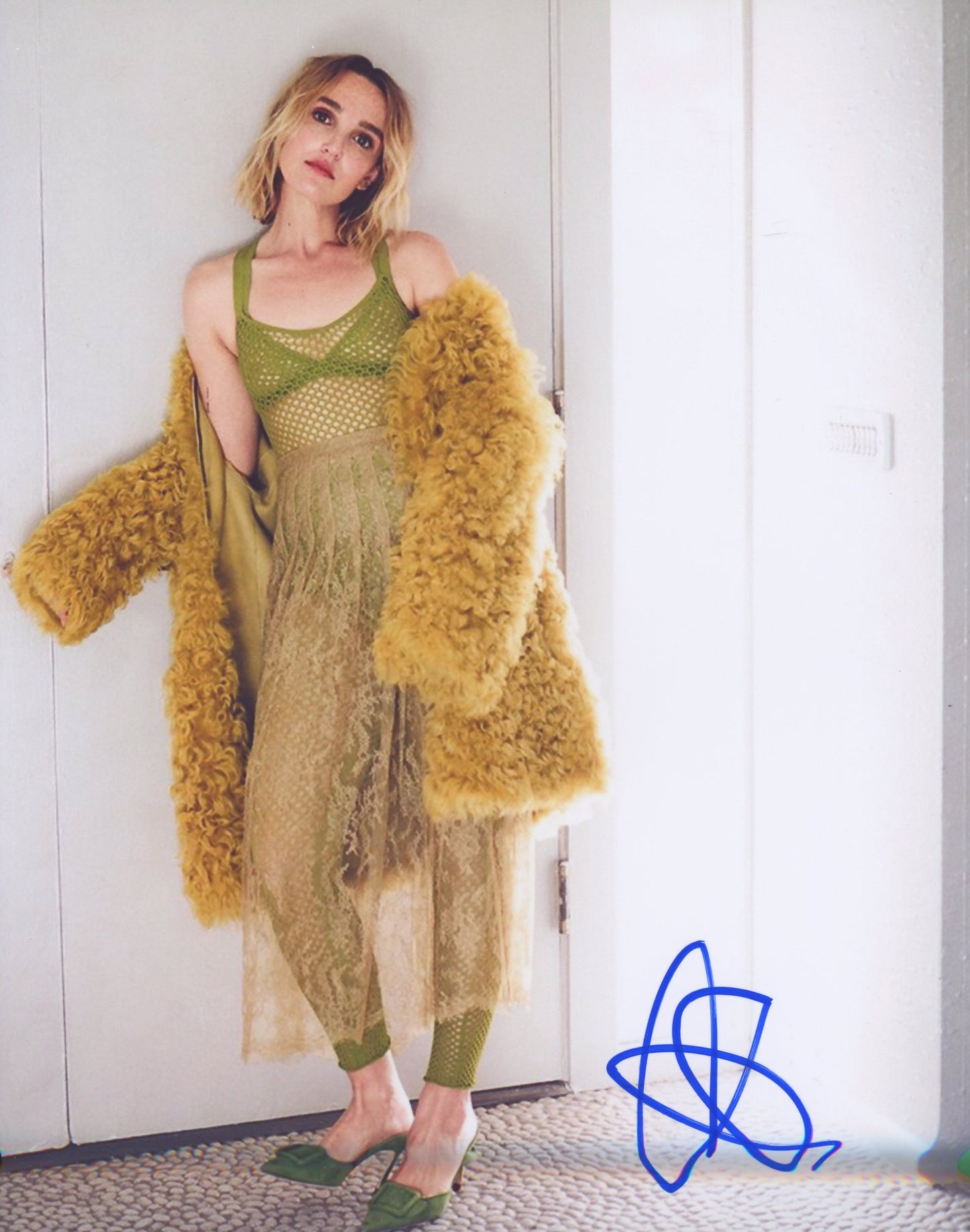 Chloe Fineman Signed 8x10 Photo