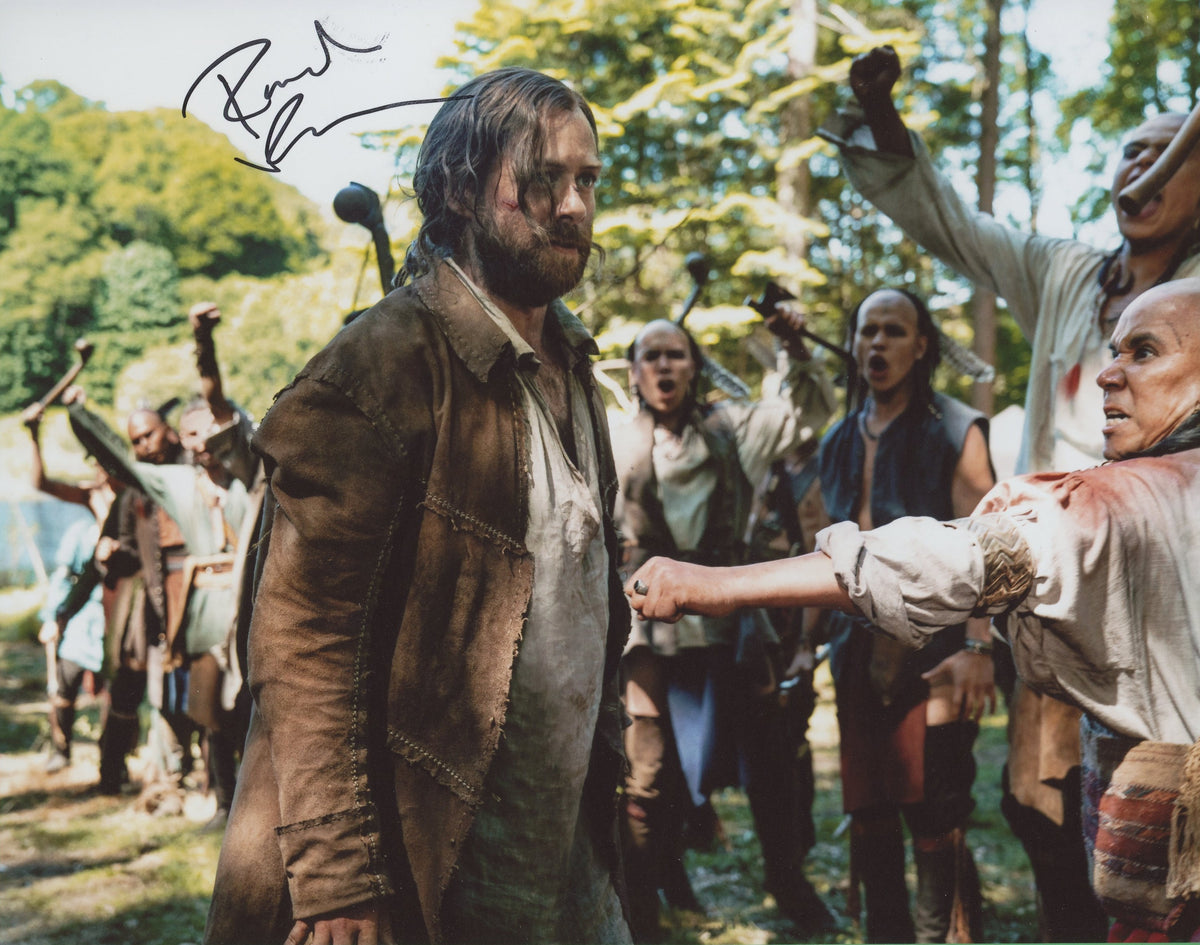 Richard Rankin Signed 8x10 Photo