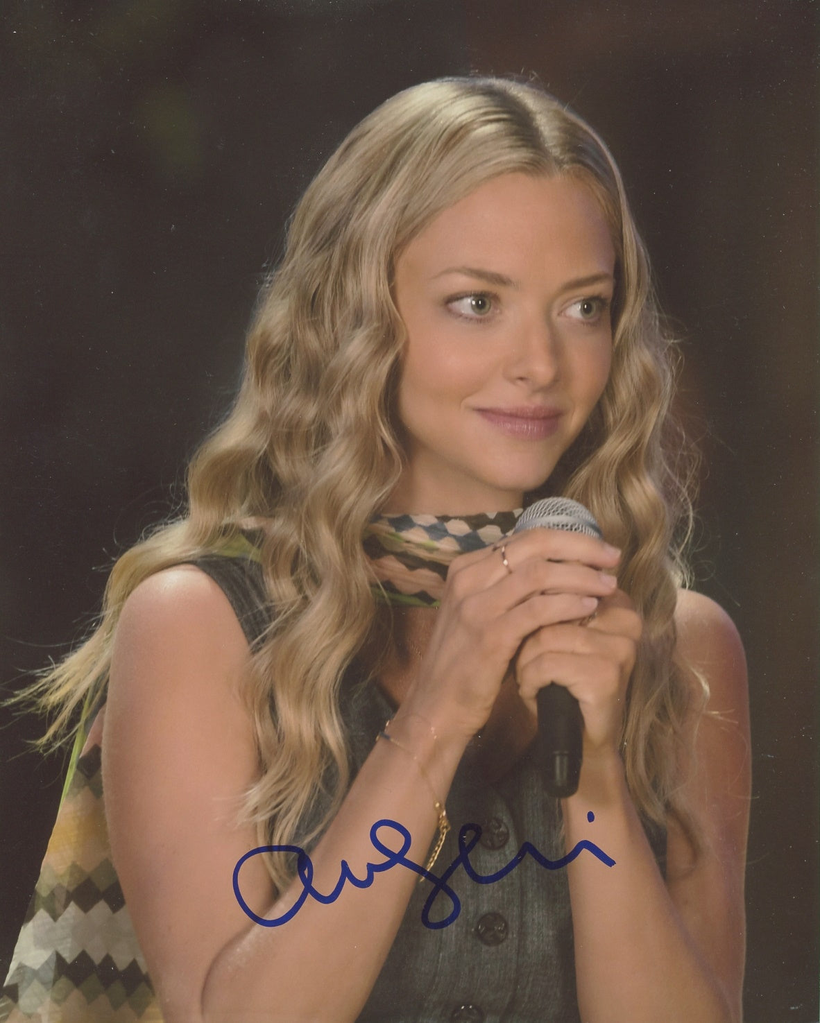 Amanda Seyfried Signed 8x10 Photo