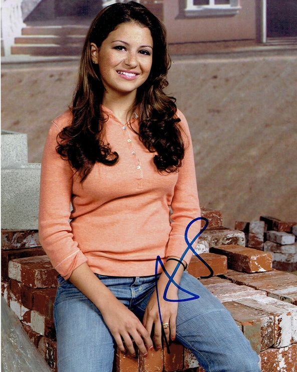 Alia Shawkat Signed 8x10 Photo