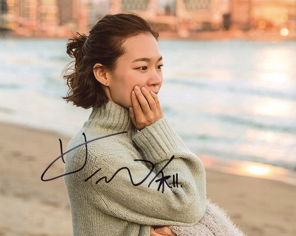 Han Yeri Signed 8x10 Photo - Video Proof