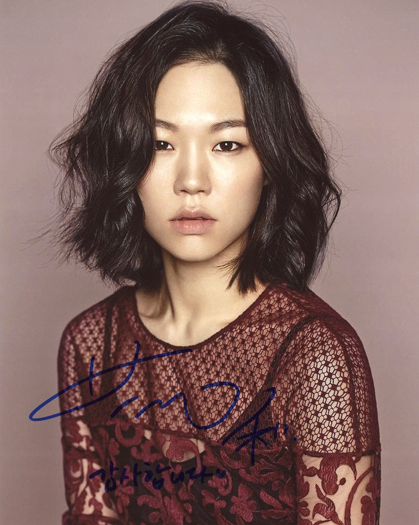 Han Yeri Signed 8x10 Photo - Video Proof