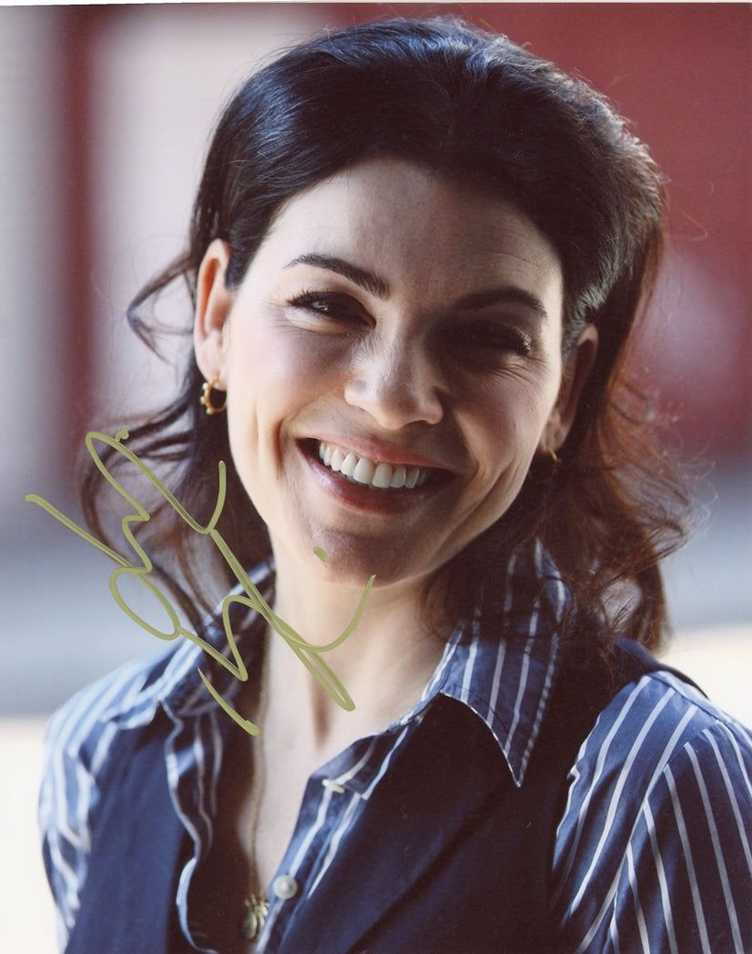 Julianna Margulies Signed 8x10 Photo