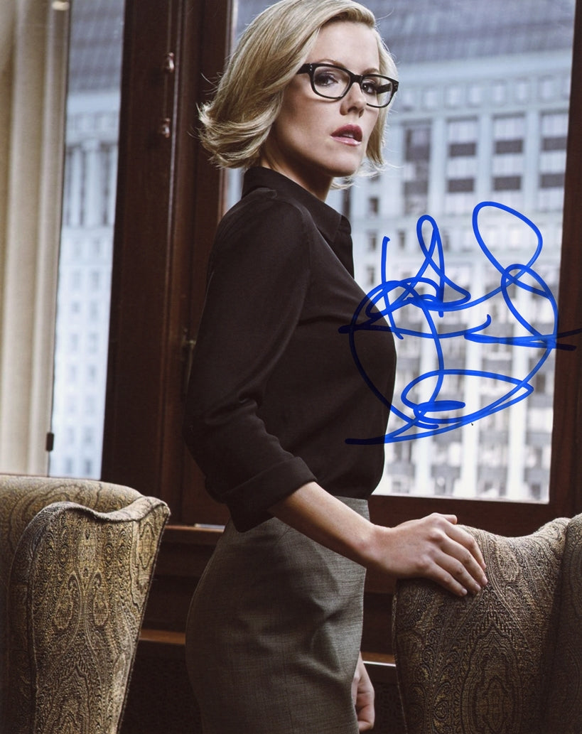 Kathleen Robertson Signed 8x10 Photo