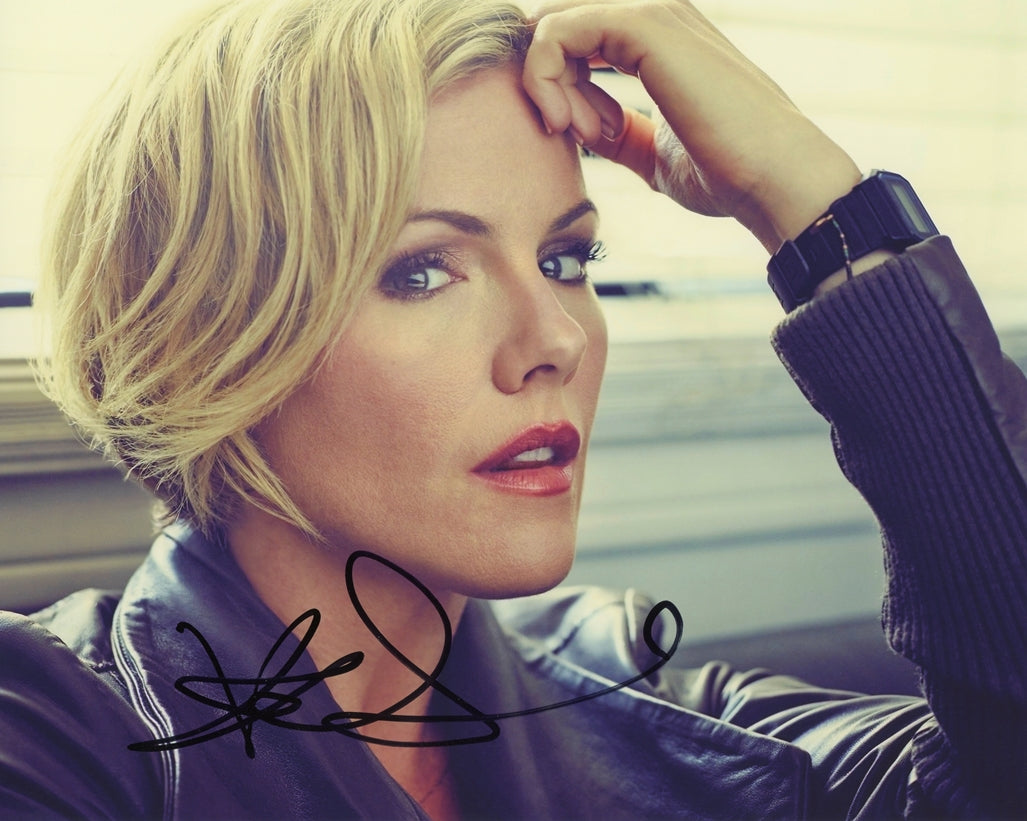 Kathleen Robertson Signed 8x10 Photo