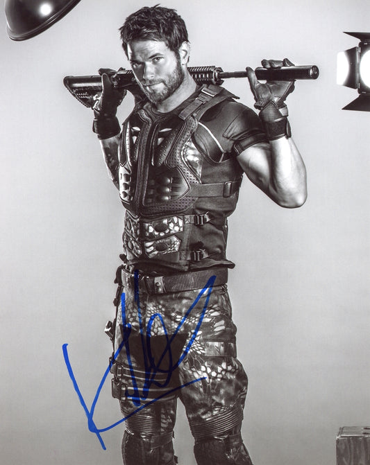 Kellan Lutz Signed 8x10 Photo