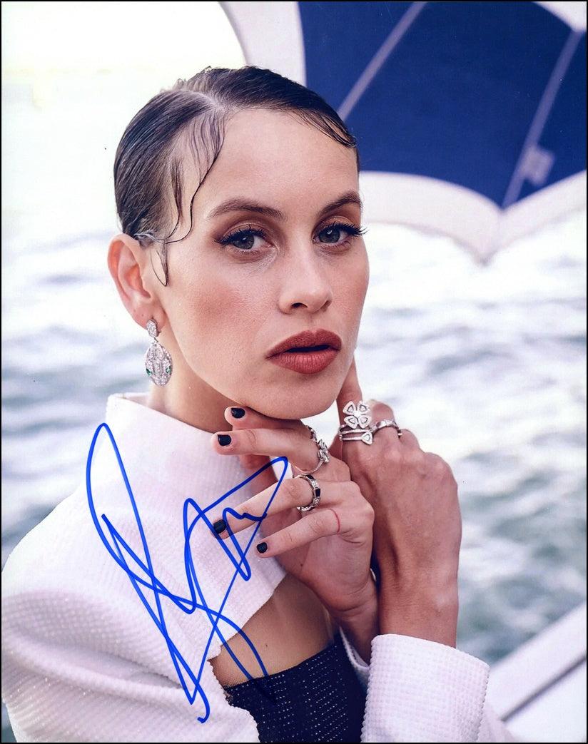 Milena Smit Signed 8x10 Photo - Video Proof – TopPix Autographs