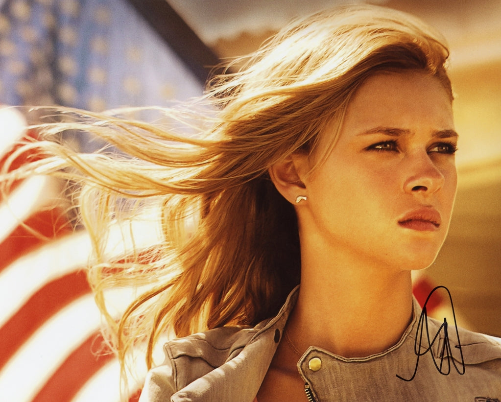 Nicola Peltz Signed 8x10 Photo