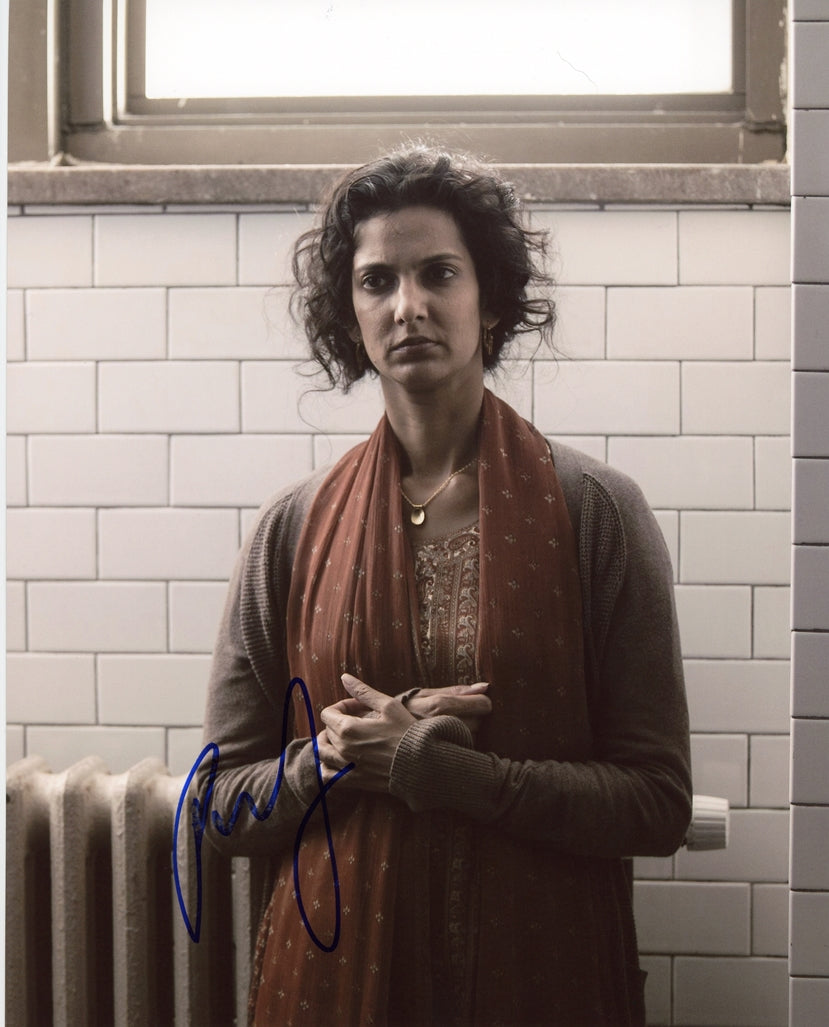Poorna Jagannathan Signed 8x10 Photo - Video Proof