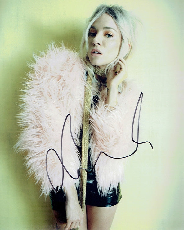 Sienna Miller Signed 8x10 Photo - Video Proof