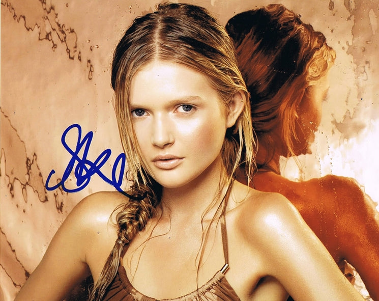 Sophie Kennedy-Clark Signed 8x10 Photo - Video Proof