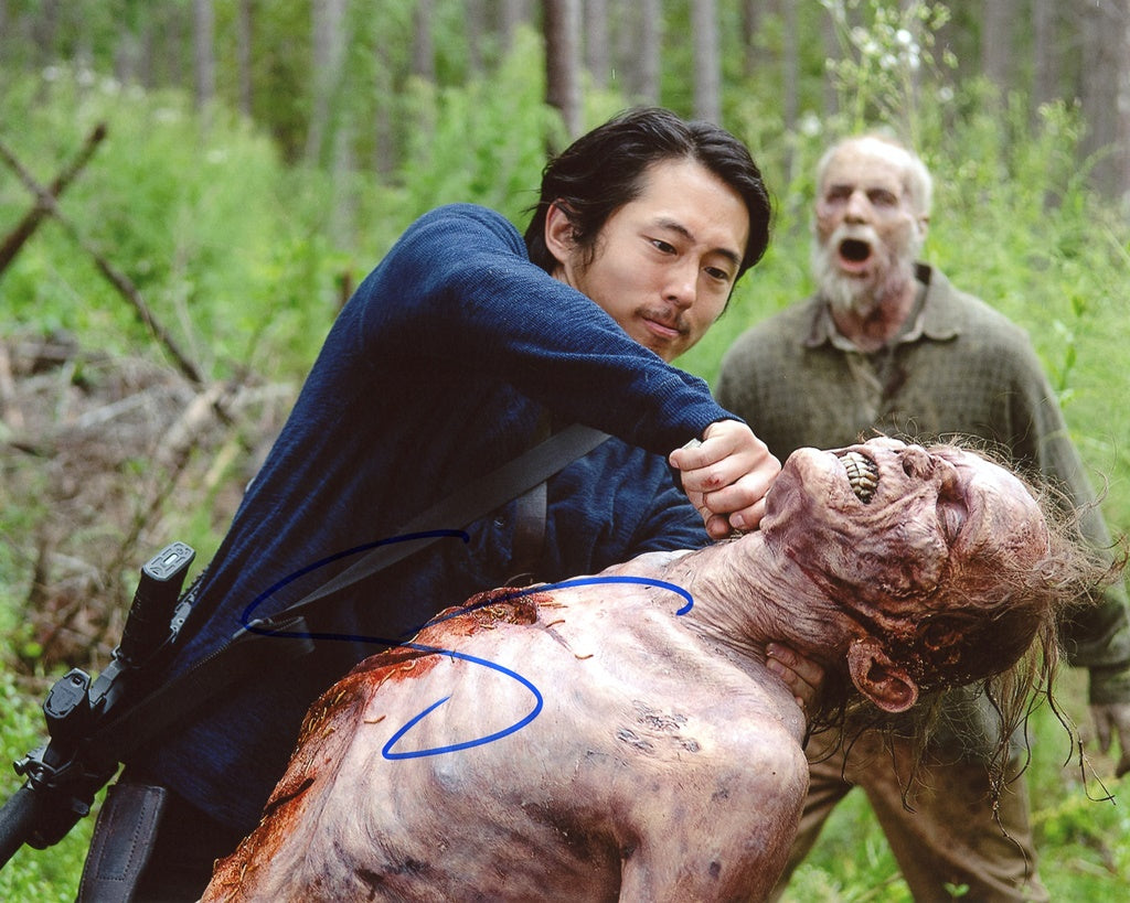 Steven Yeun Signed 8x10 Photo - Video Proof