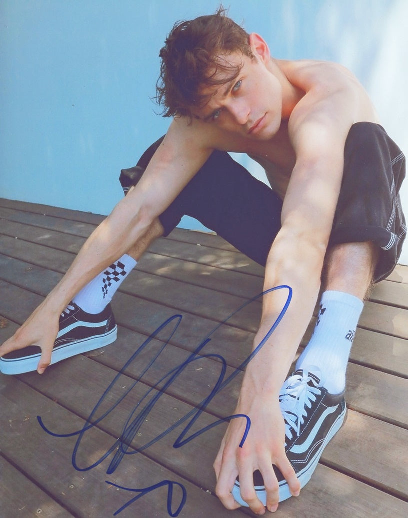 Thomas Doherty Signed 8x10 Photo