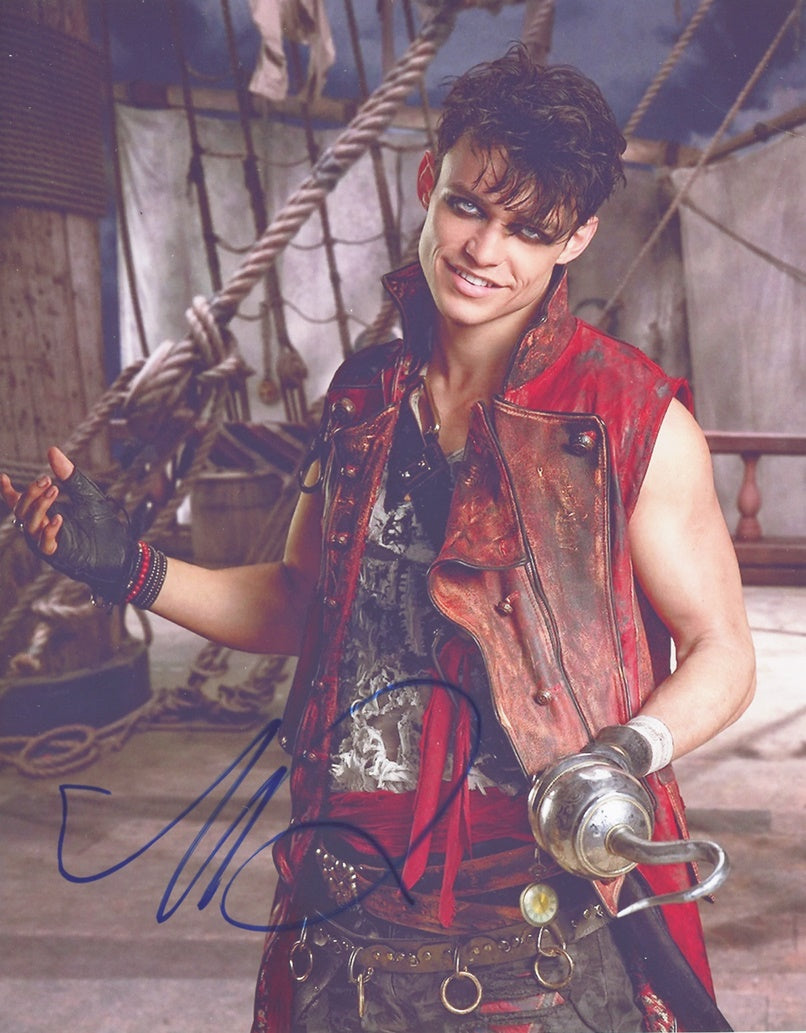 Thomas Doherty Signed 8x10 Photo