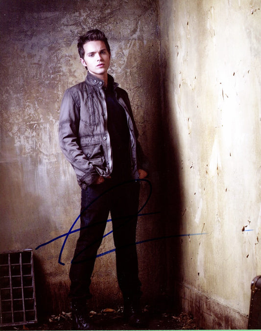 Thomas Dekker Signed 8x10 Photo - Video Proof