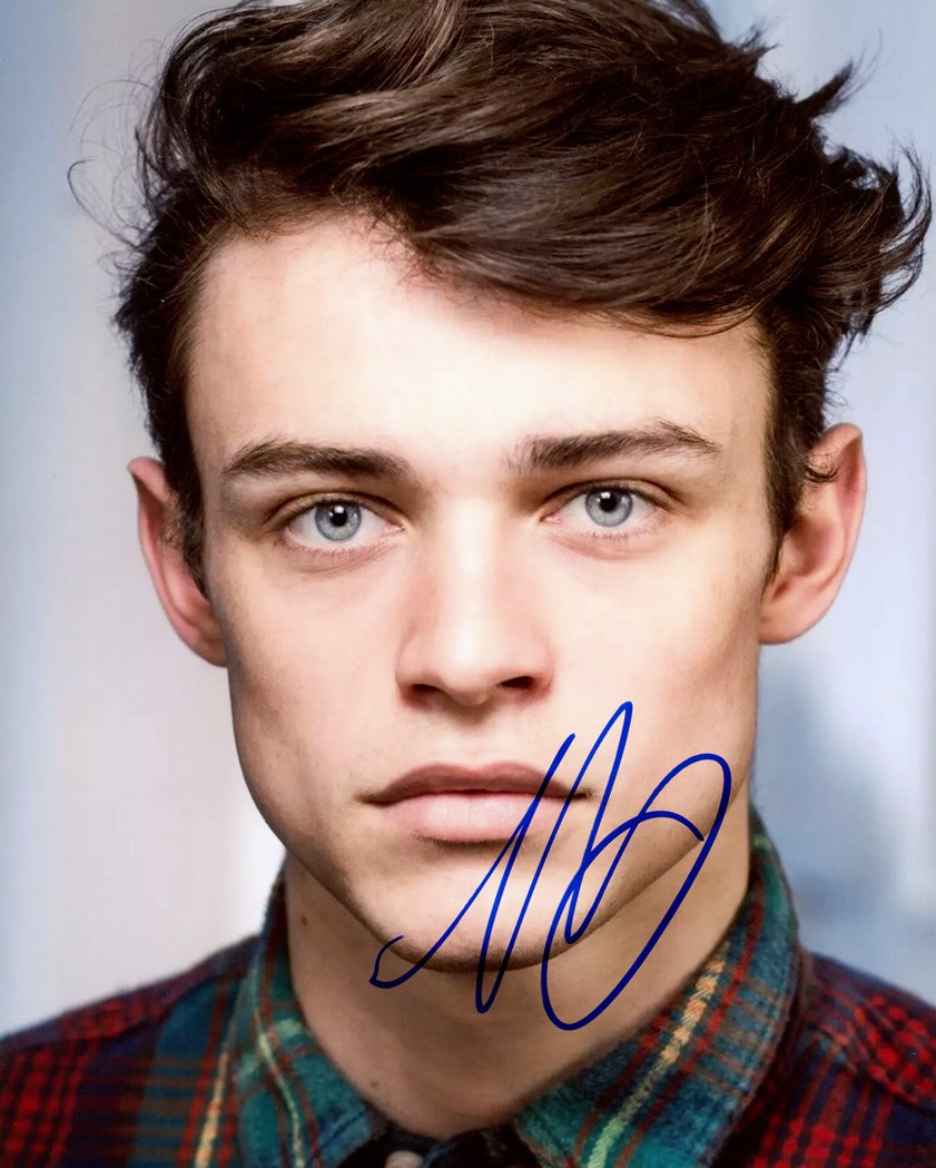 Thomas Doherty Signed 8x10 Photo