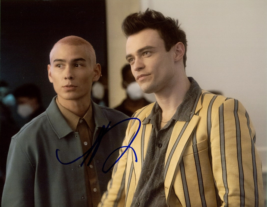 Thomas Doherty Signed 8x10 Photo