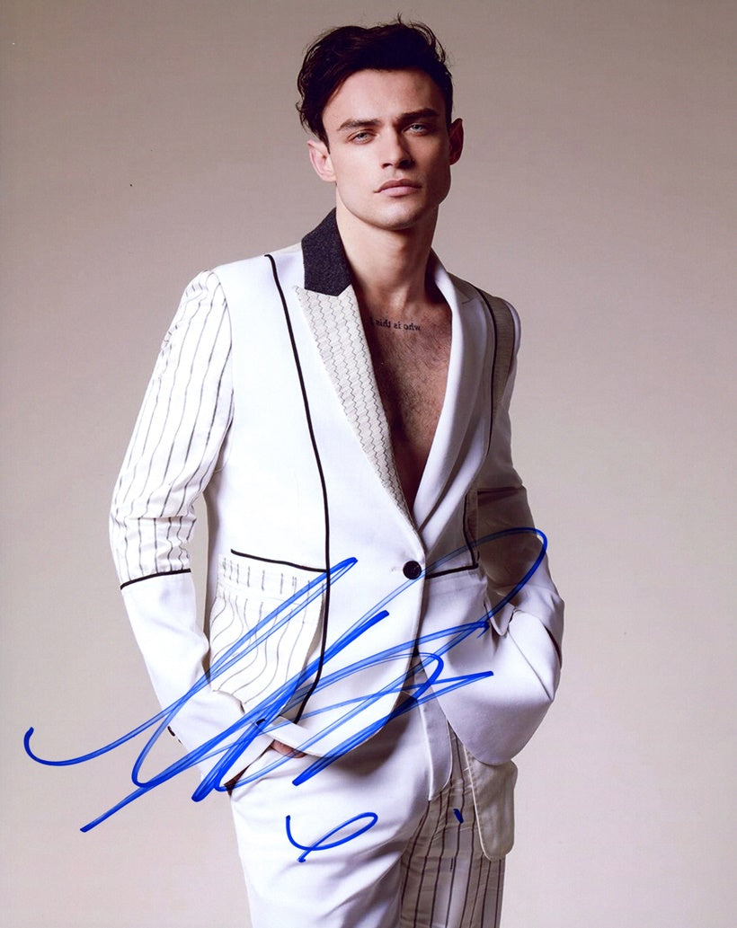 Thomas Doherty Signed 8x10 Photo