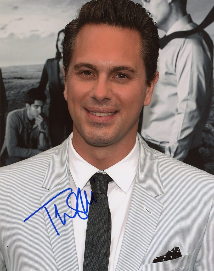 Thomas Sadoski Signed 8x10 Photo