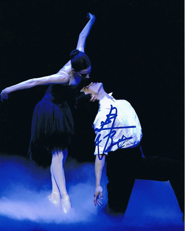 Chi Cao Signed 8x10 Photo - Video Proof