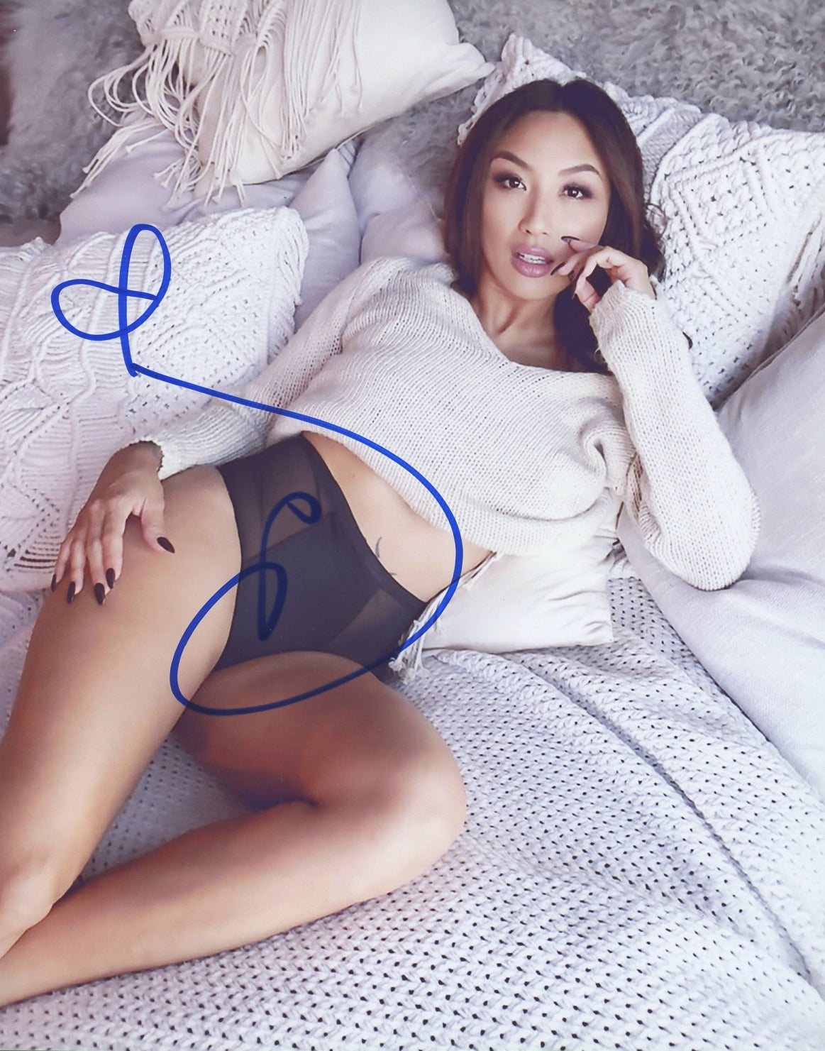 Jeannie Mai Signed 8x10 Photo