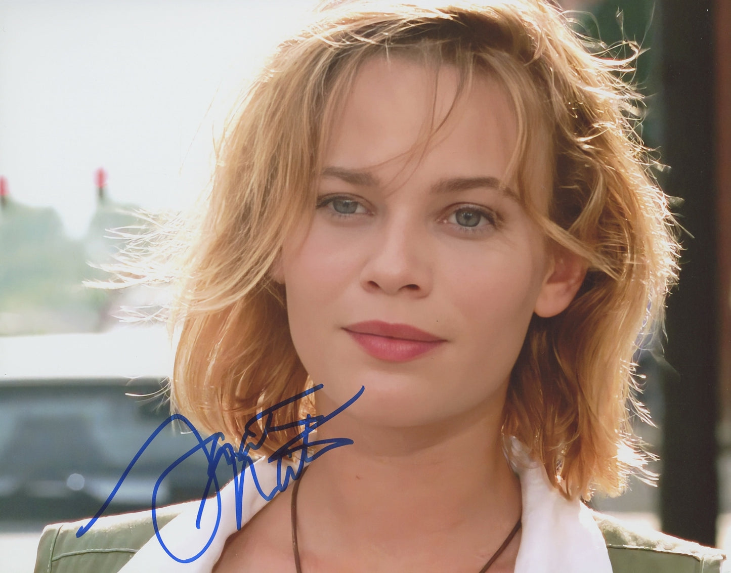 Samantha Mathis Signed 8x10 Photo