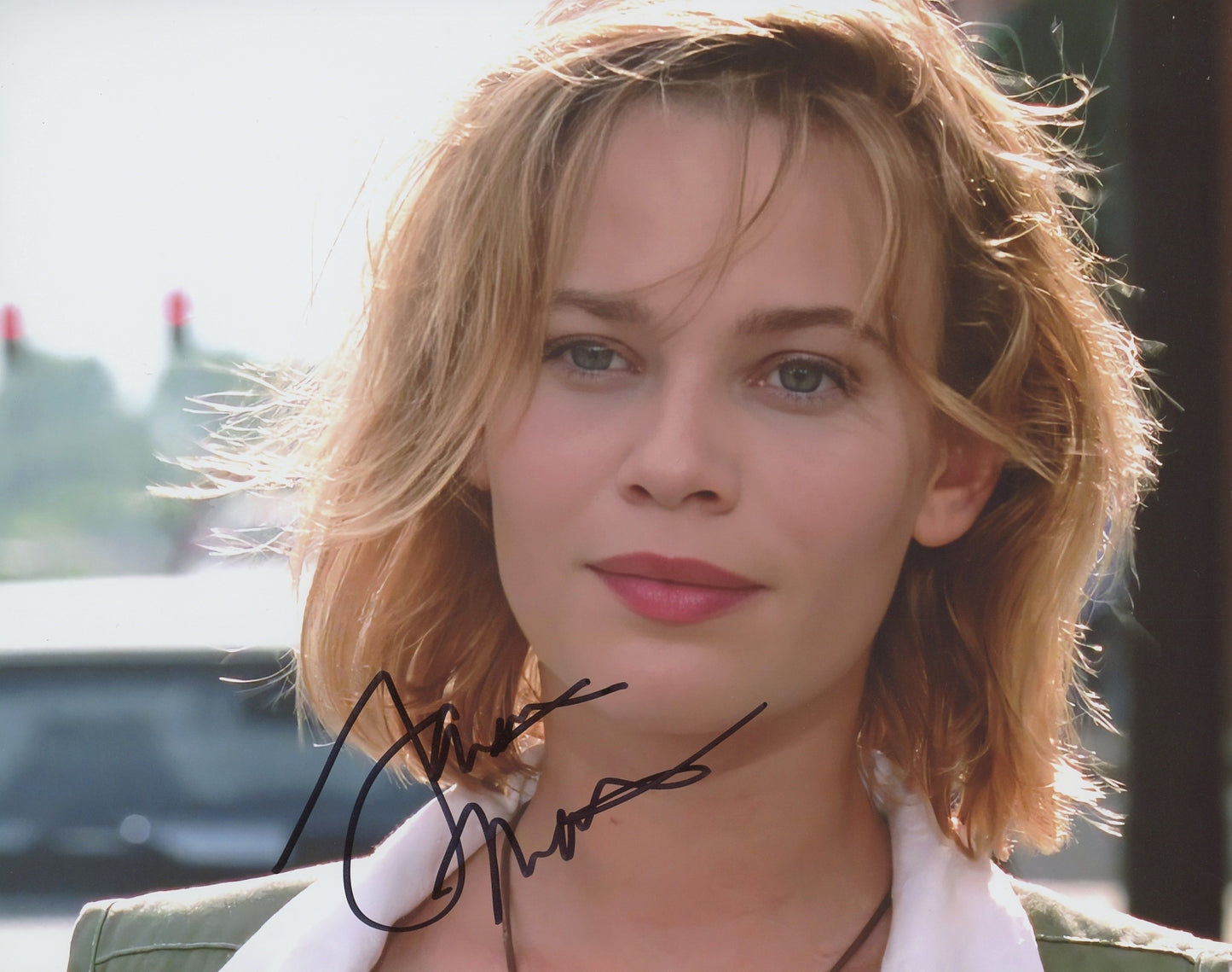 Samantha Mathis Signed 8x10 Photo