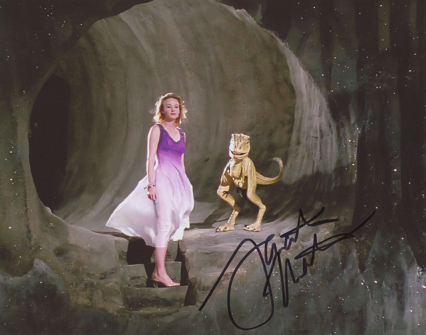 Samantha Mathis Signed 8x10 Photo