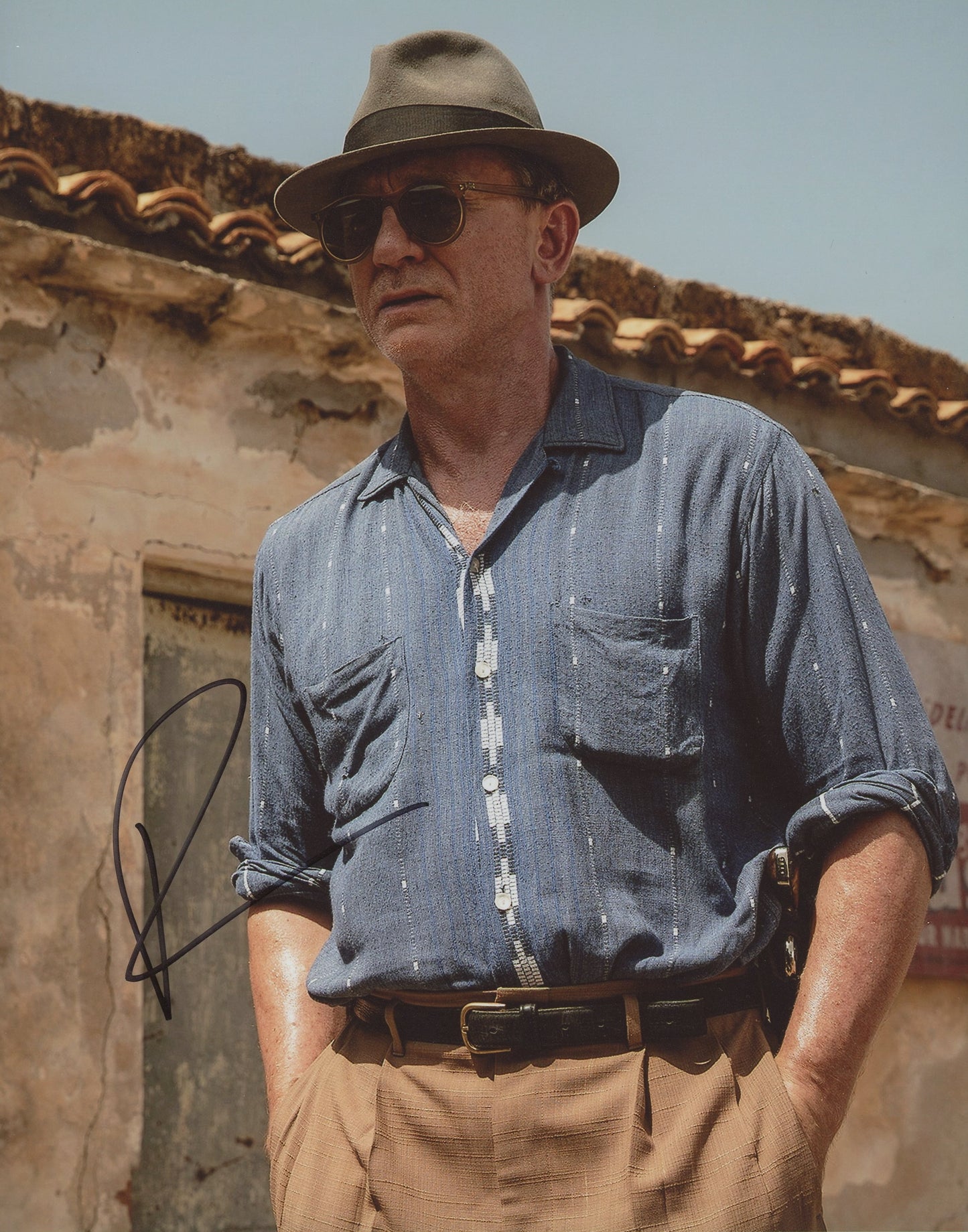 Daniel Craig Signed 8x10 Photo