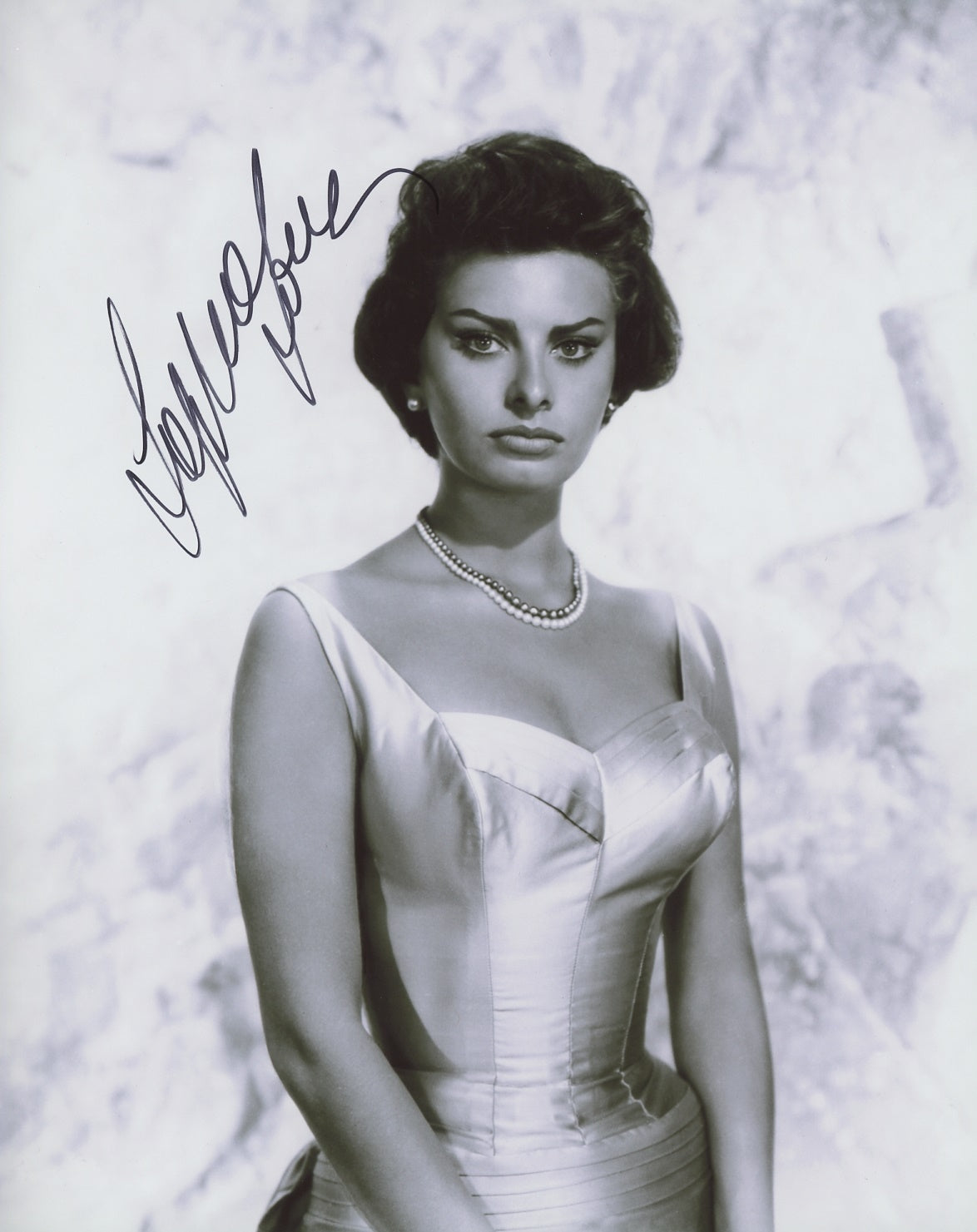 Sophia Loren Signed 8x10 Photo