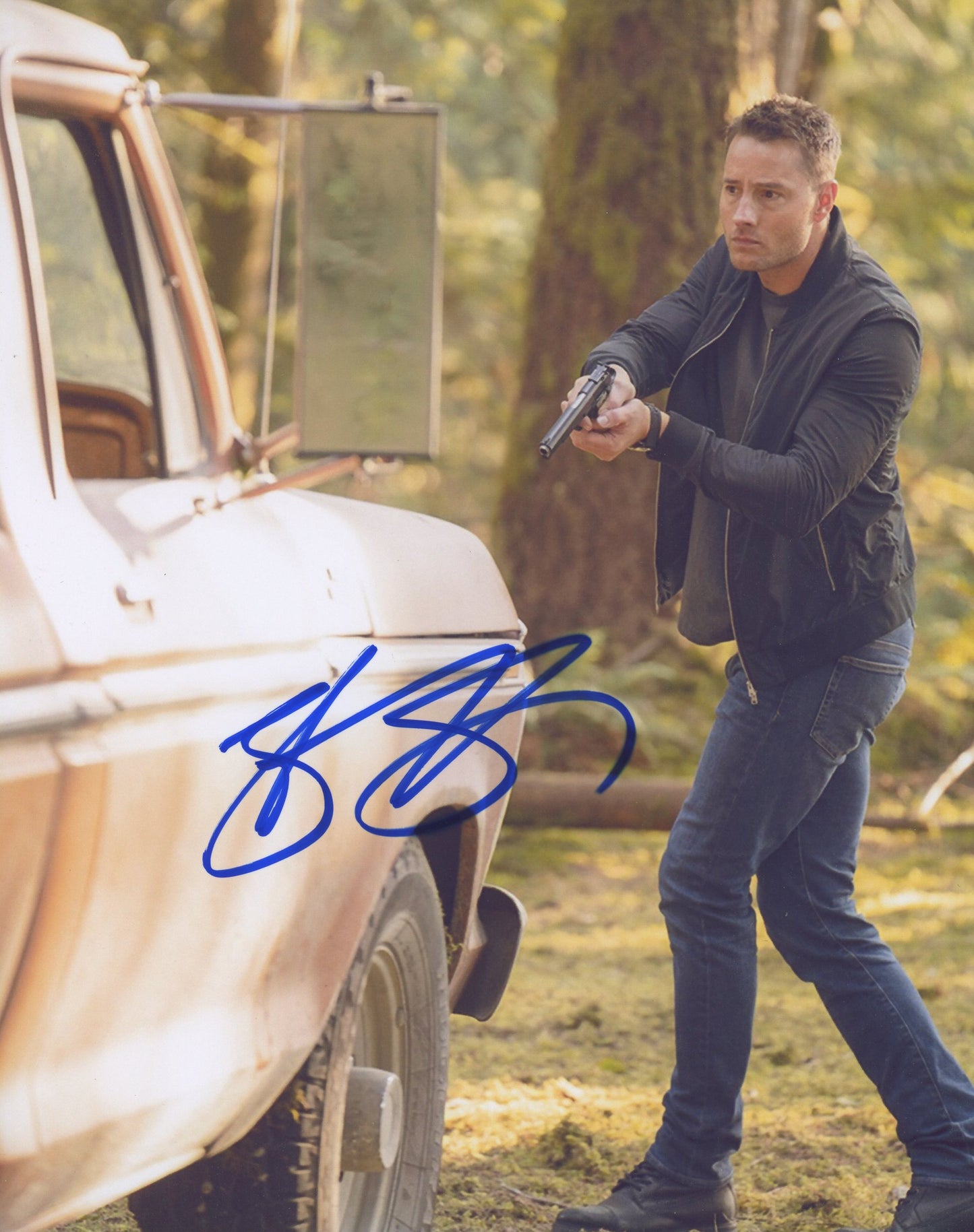 Justin Hartley Signed 8x10 Photo