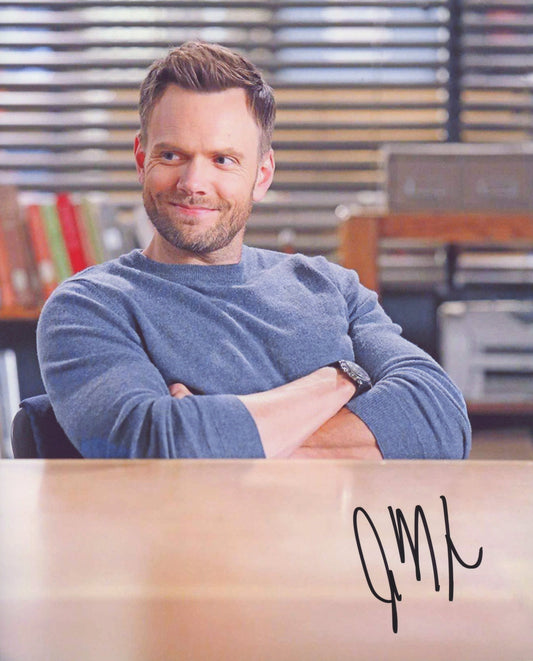 Joel McHale Signed 8x10 Photo