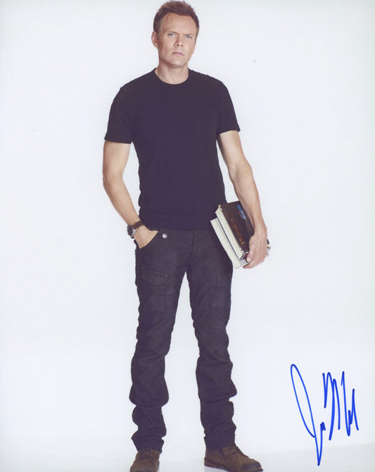 Joel McHale Signed 8x10 Photo