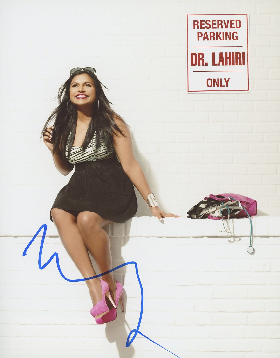 Mindy Kaling Signed 8x10 Photo - Video Proof