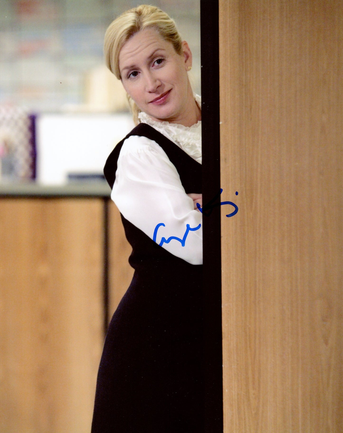 Angela Kinsey Signed 8x10 Photo - Video Proof