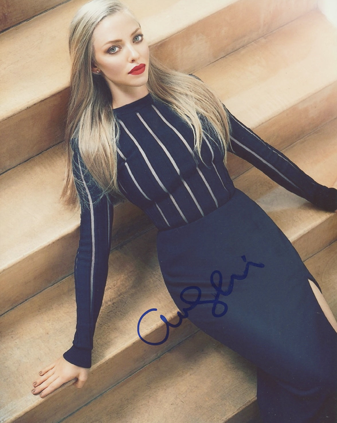 Amanda Seyfried Signed 8x10 Photo
