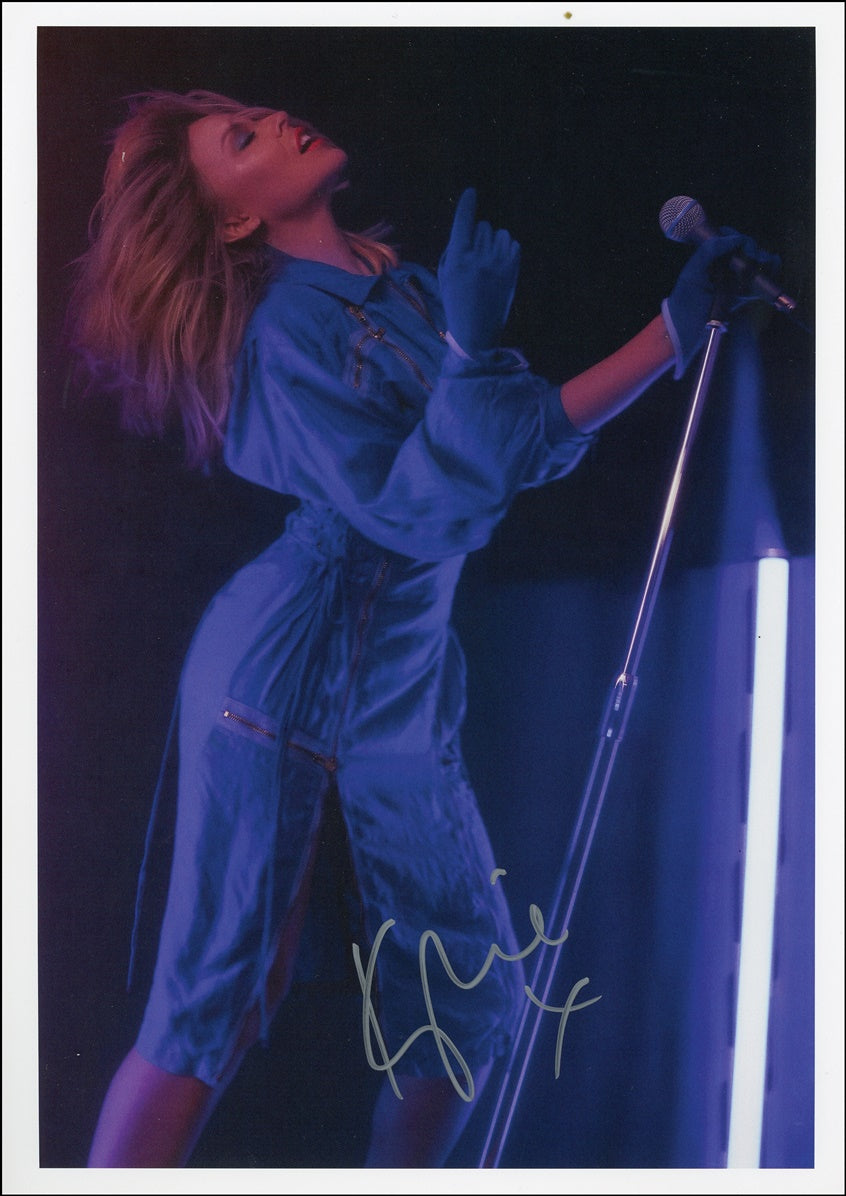 Kylie Minogue Signed 8x12 Photo