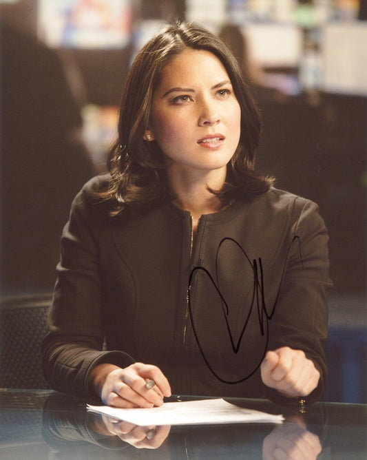 Olivia Munn Signed 8x10 Photo - Video Proof