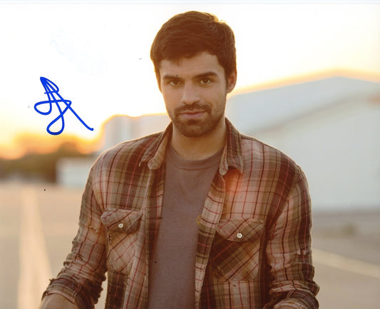 Sean Teale Signed 8x10 Photo - Video Proof